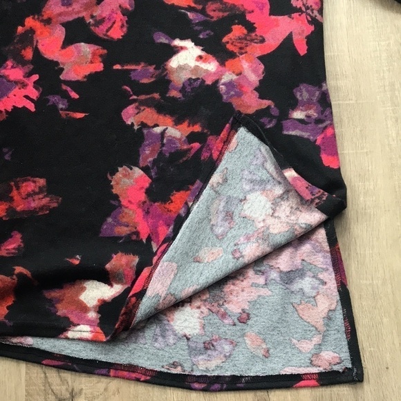 Michael Tyler floral tunic style top Made in Canada 🇨🇦 - Picture 4 of 6